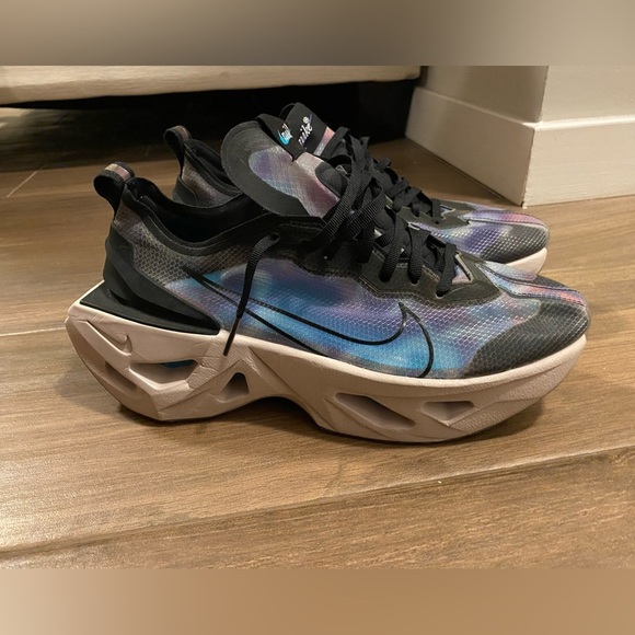 Nike Shoes - Nike women size 10